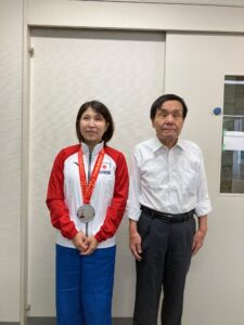 小暮愛子さんと会長の写真